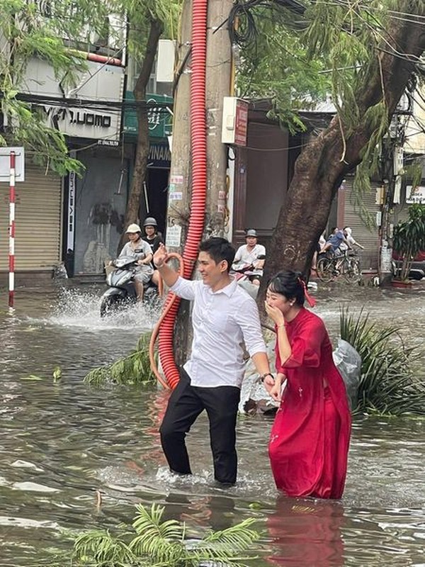 Dam cuoi dang nho mua bao cua cap doi Hai Phong