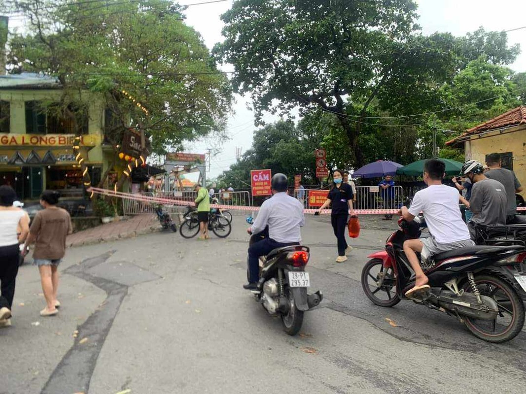 Bat chap canh bao nhieu nguoi dan dung chup anh tren cau Long Bien-Hinh-12