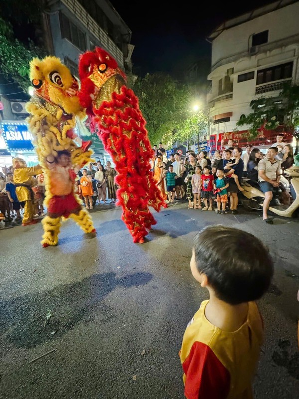 View - 	Hàng Mã đông nghẹt 1 mét vuông 20 người chụp ảnh