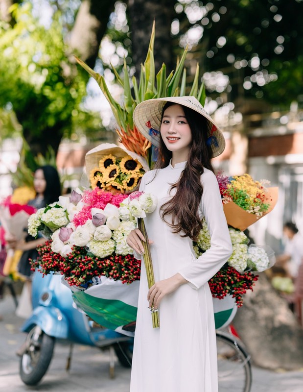 Danh tinh nu sinh su pham dien ao dai xinh nhu hoa tren pho-Hinh-5