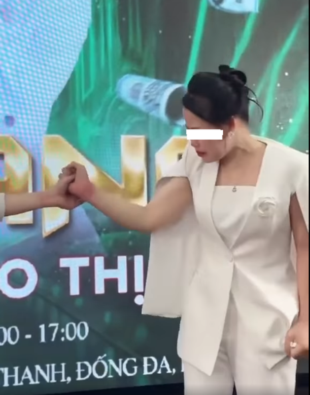 Netizen kho chiu vo cung voi cach “trung phat” nhan vien ki la-Hinh-5