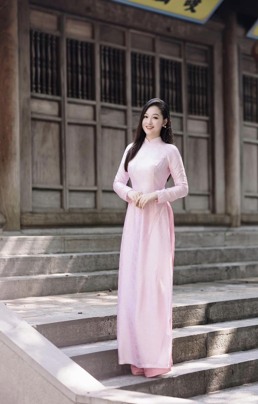 Co giao “hot nhat mua khai giang” khoe dang trong ta ao dai-Hinh-4