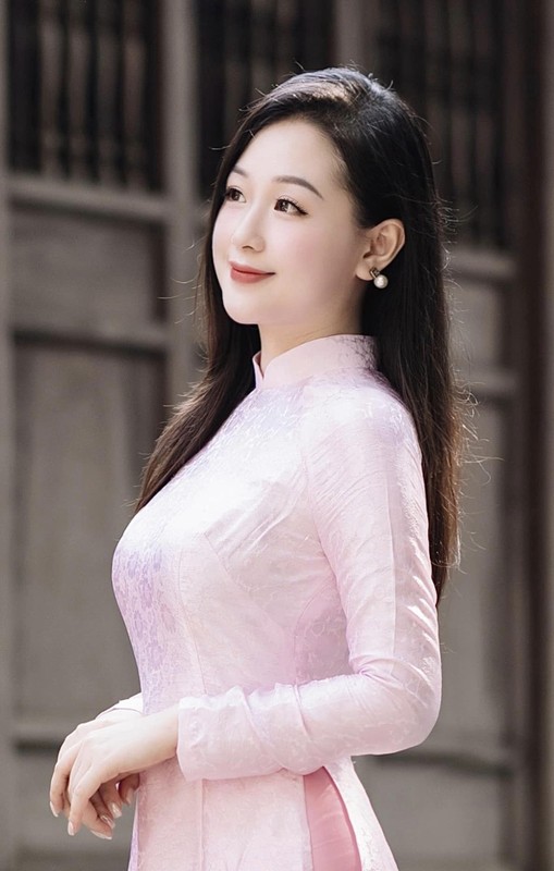 Co giao “hot nhat mua khai giang” khoe dang trong ta ao dai