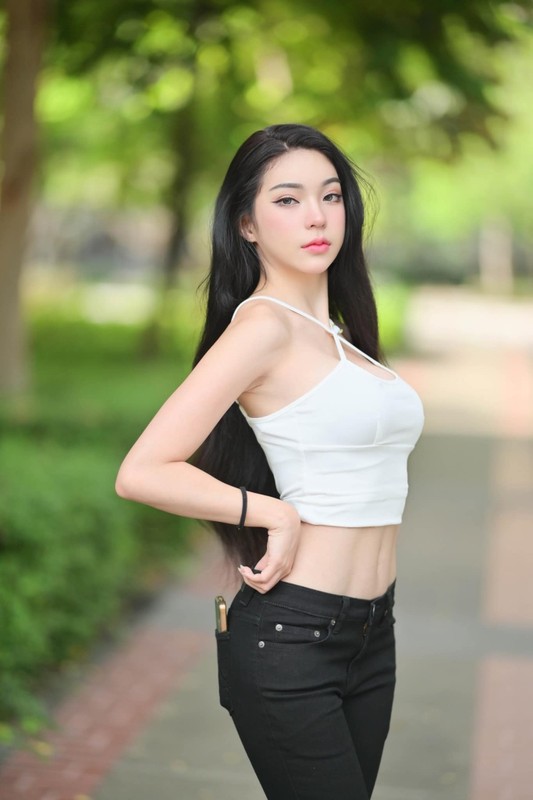 Nguoi mau xe hoi Thai Lan dua ra lua chon khien fan boi roi-Hinh-4