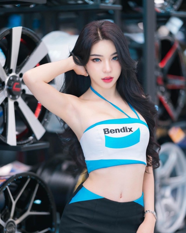 Nguoi mau xe hoi Thai Lan dua ra lua chon khien fan boi roi-Hinh-5