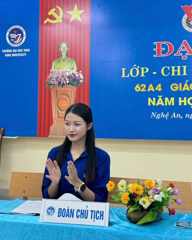 Gai xinh du Dai hoi Doan nhan sac xinh dep ai cung xao xuyen