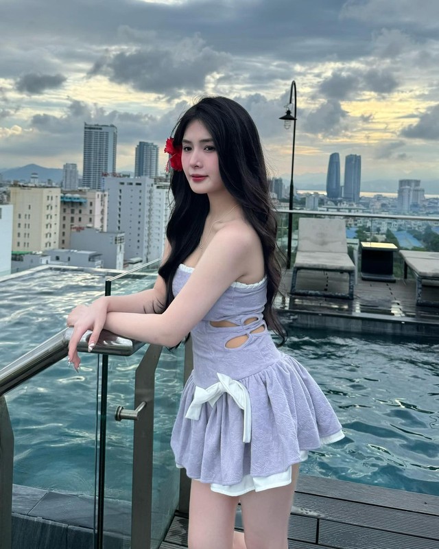 Ngam Quynh Alee khoe vai tran, hoa than thanh tieu tien nu-Hinh-9