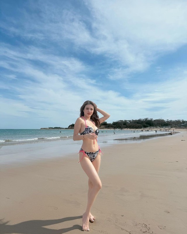 Em gai Cong Vinh dien bikini khoe than hinh khong goc chet-Hinh-2