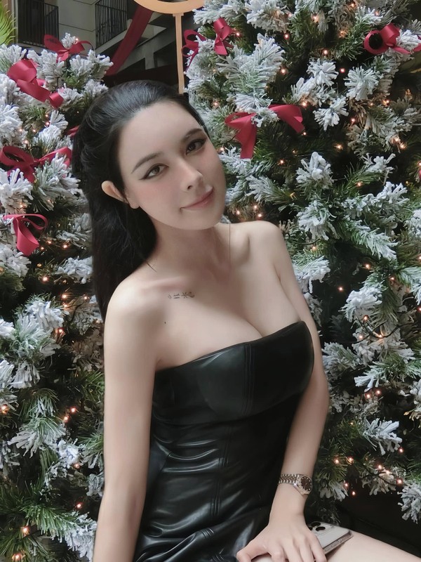 Ban gai Van Thanh tung bo anh don noel, tiet lo ve dam cuoi-Hinh-4