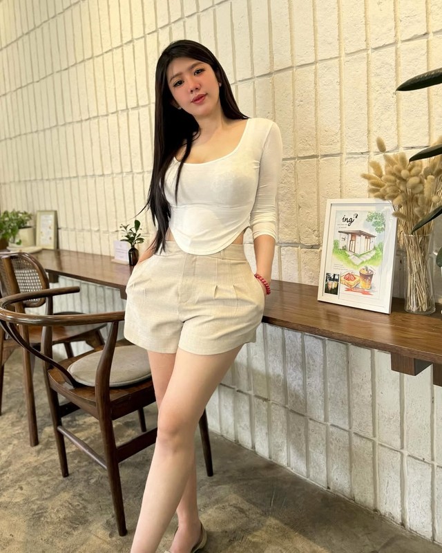 Dang anh di cafe, “hot girl nong dan” van hut tron su chu y-Hinh-2