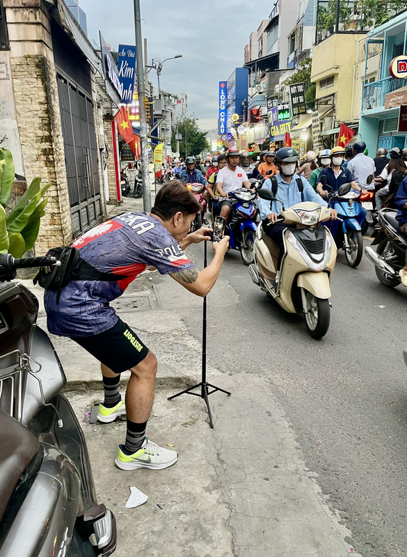 Trend ru nhau ra duong “san” nguoi vi pham giao thong-Hinh-2