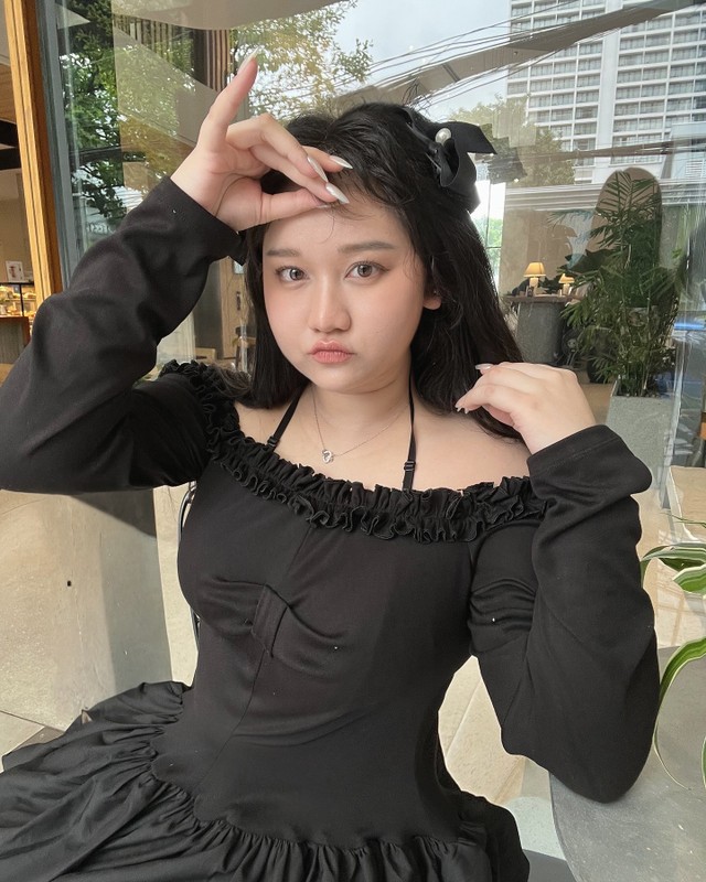 Truc Anh “Mat biec” tai xuat voi giao dien day ma mi-Hinh-9