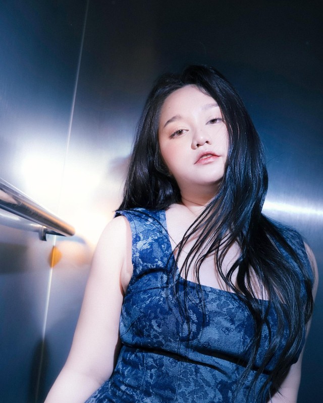 Truc Anh Mat biec khoe anh moi voi hinh anh goi cam, tu tin-Hinh-6