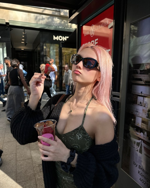 Nu streamer goc Viet chuong mot khong noi y day tao bao-Hinh-5