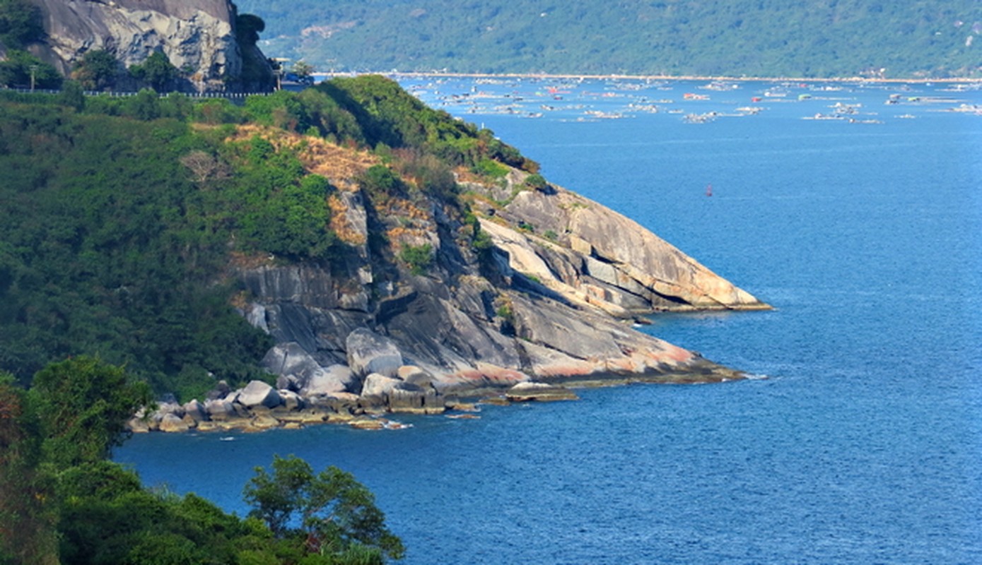 Hon Nua - kho bau bi lang quen giua long dai duong