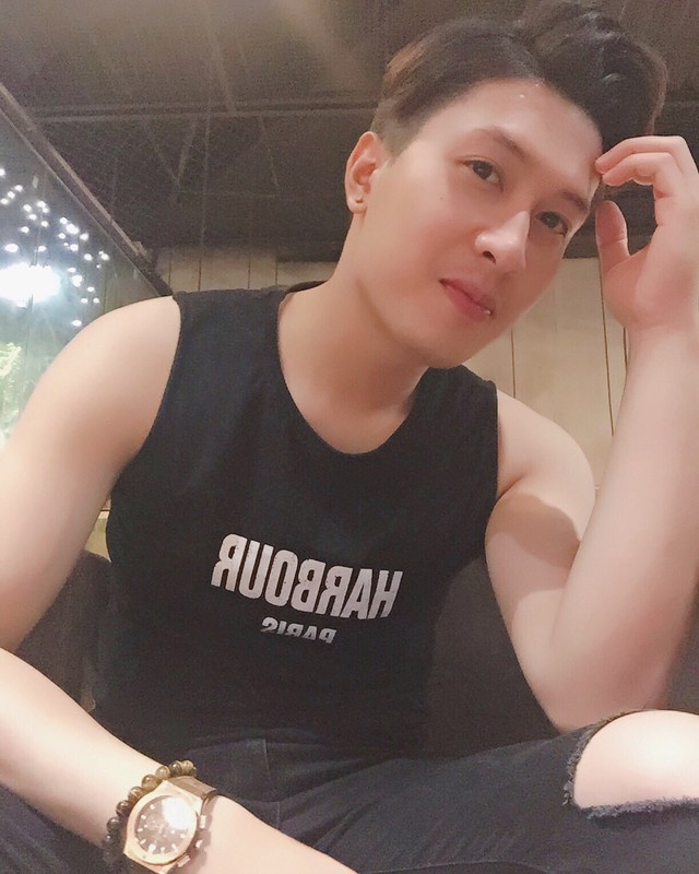 Hot boy bo ngoai giao trong “dai chien ken re” gay sot voi anh doi thuong-Hinh-6