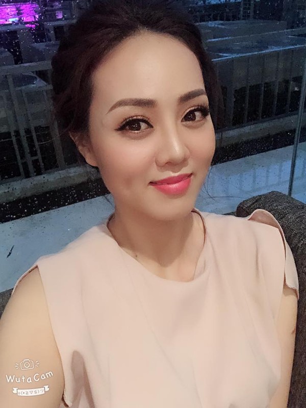 Ban gai Cong Ly di chup anh vay cuoi, dan mang xon xao mong doi tin vui