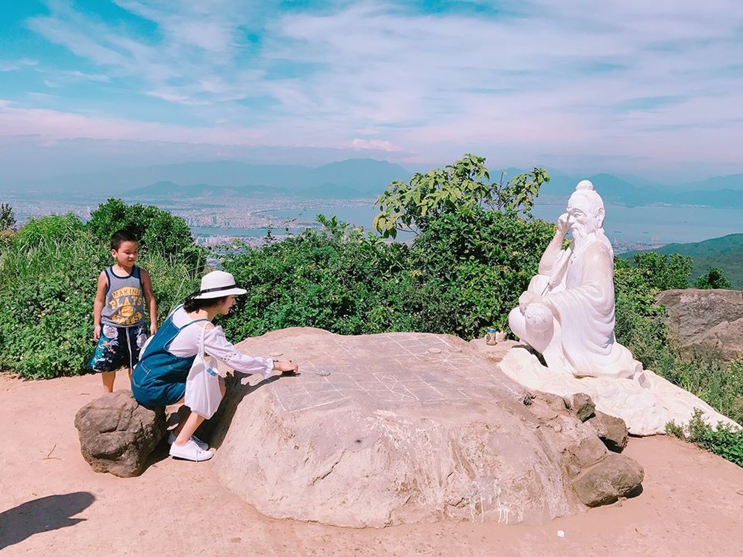 Cuoi tuan chua biet di dau, leo dinh Ban Co don gio bien Da Nang-Hinh-9