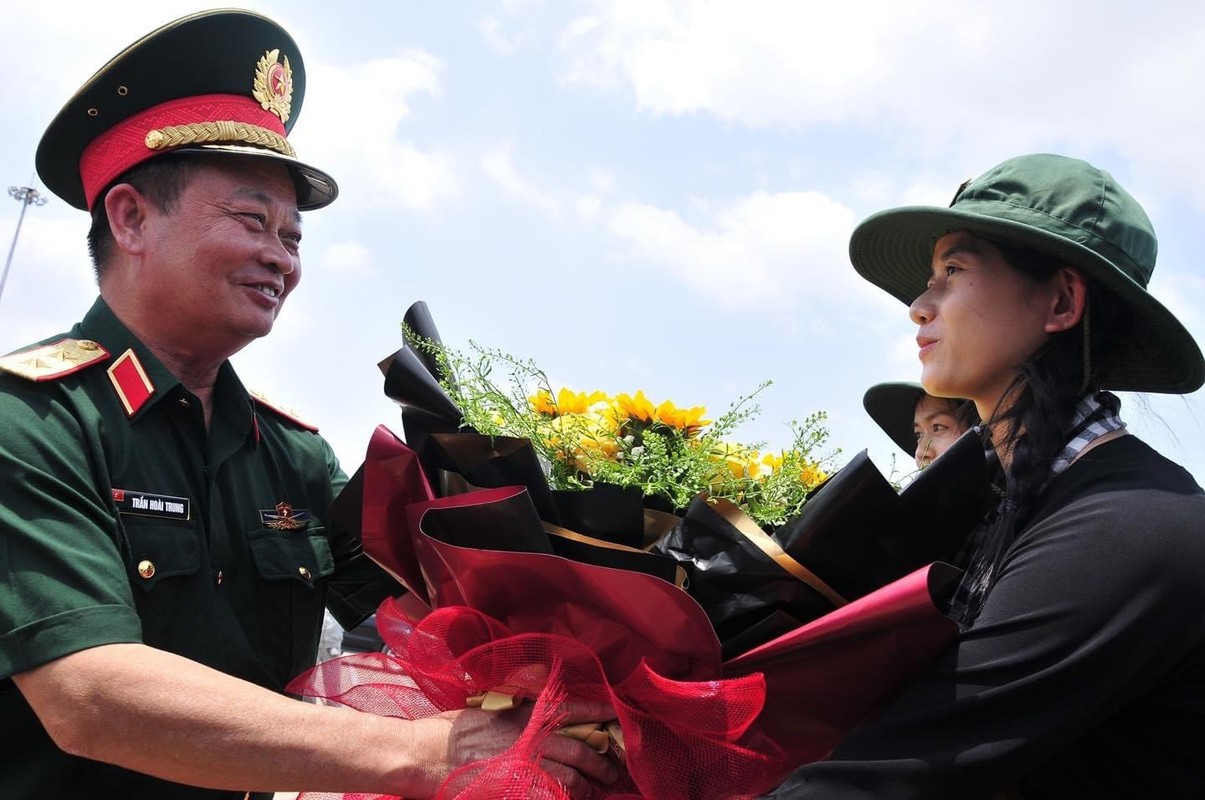 Khoi nu du kich mien Nam tham gia Le ky niem Chien thang Dien Bien Phu-Hinh-4