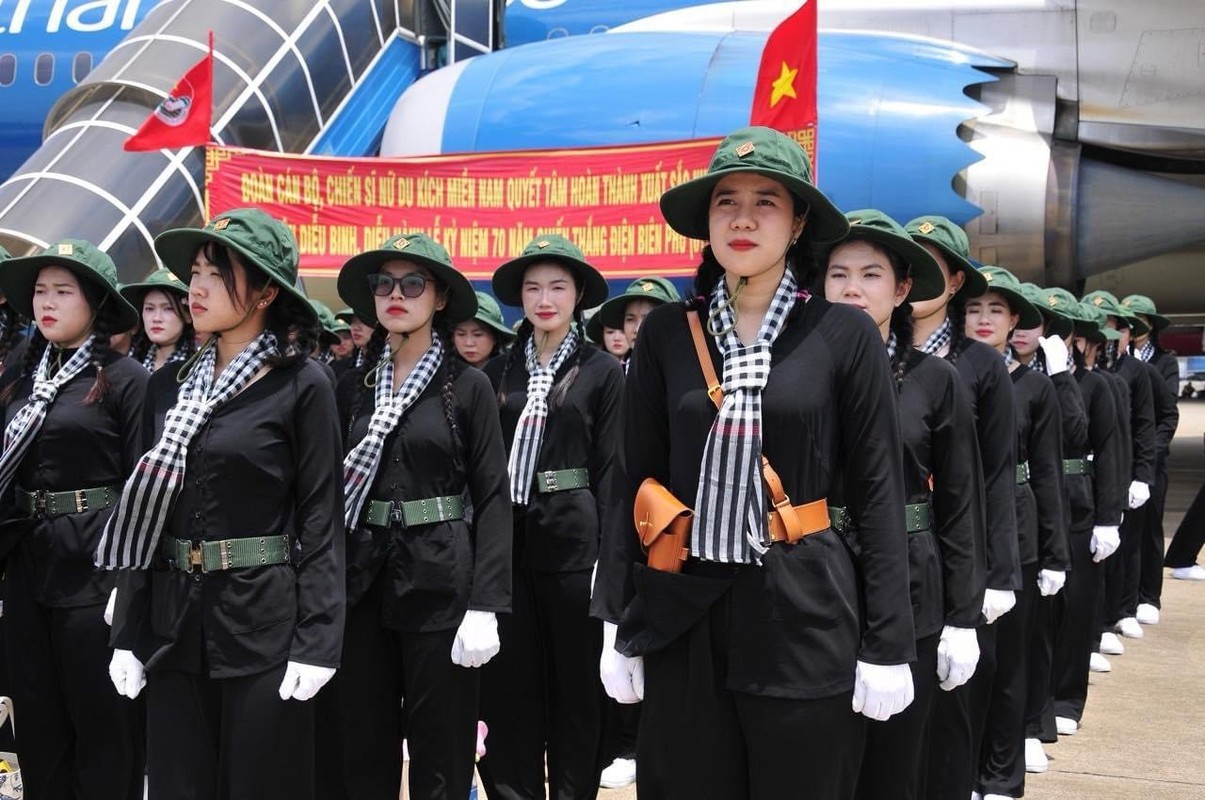 View - 	Khối nữ du kích miền Nam tham gia lễ Chiến thắng Điện Biên Phủ
