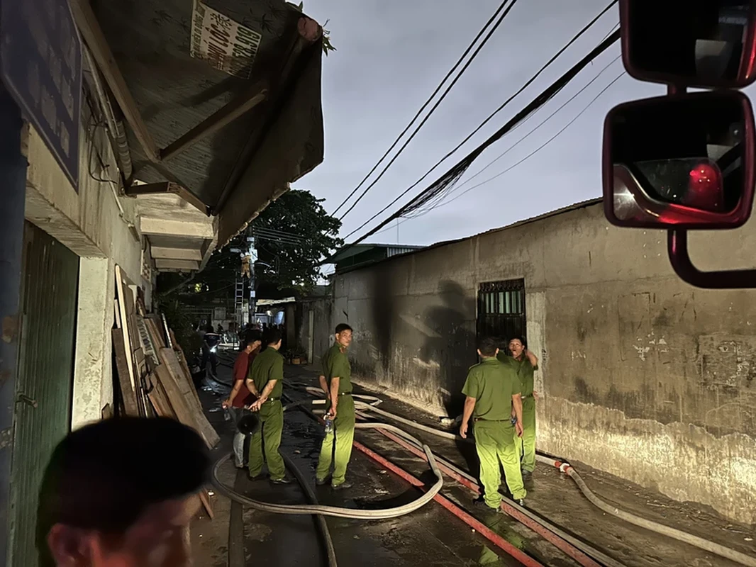 View - 	TP HCM: Nhiều nhà ven kênh Tàu Hũ bị thiêu rụi sau vụ cháy