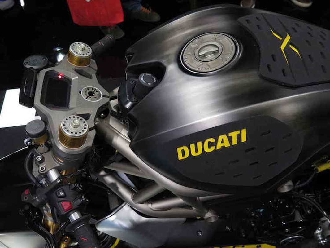 Vua ra mat Ducati XDiavel da co ban do 