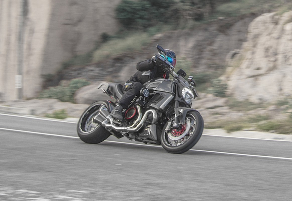 Ducati Diavel Carbon “full option” sieu chat cua biker Viet