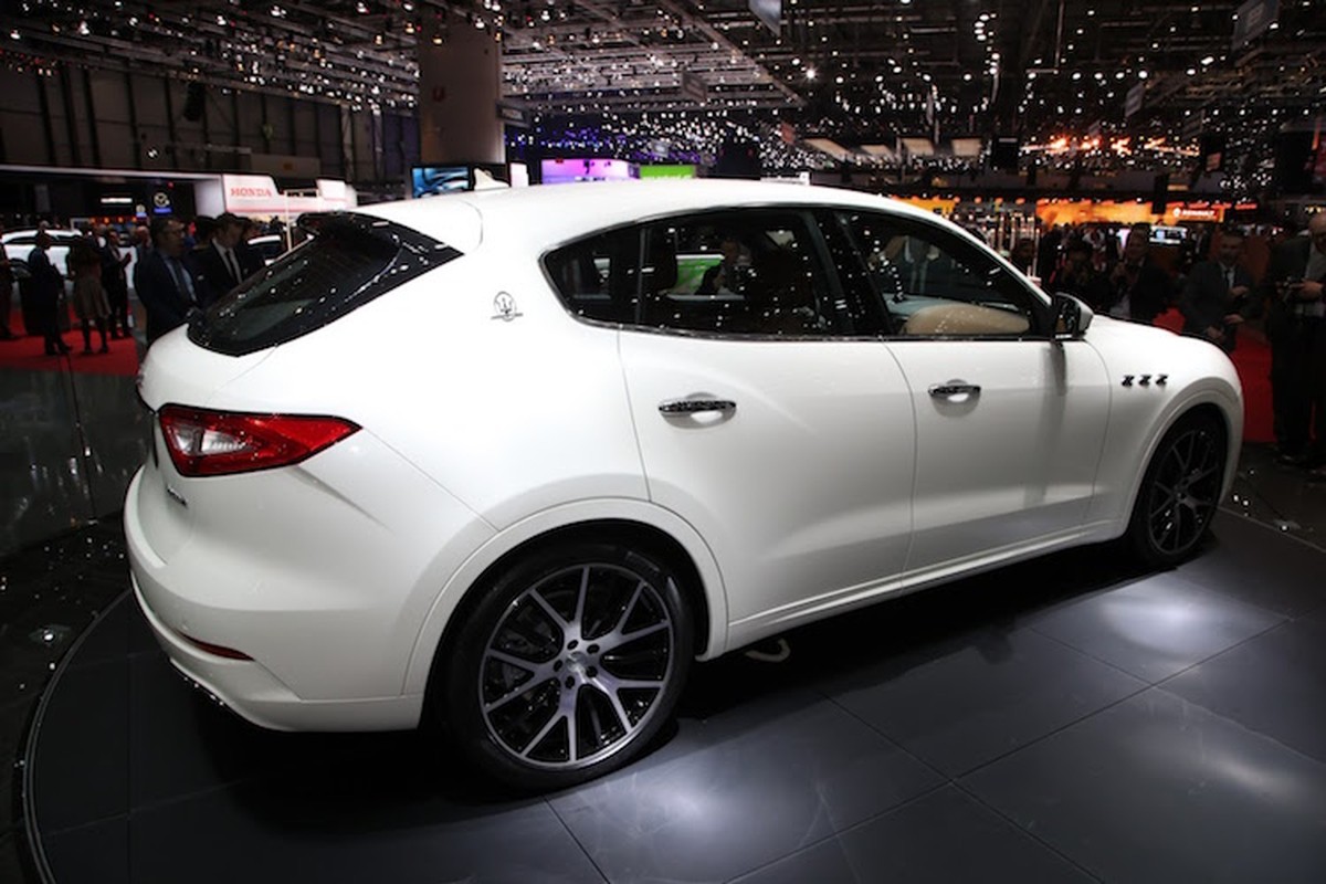 Soi SUV hang sang Maserati Levante 