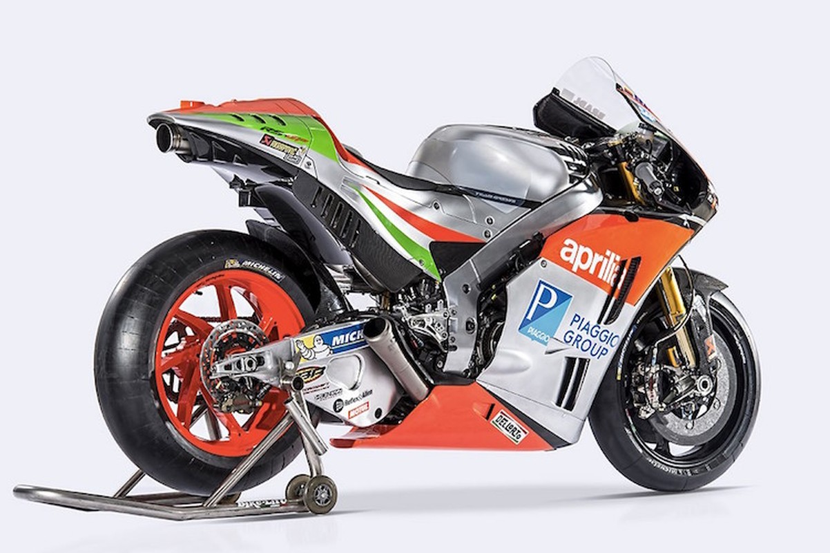 Aprilia “khoe hang” sieu moto RS-GP mua giai MotoGP 2016-Hinh-3