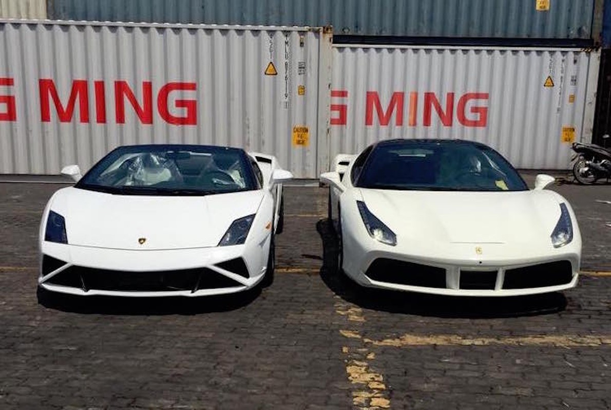 Bo doi sieu xe Ferrari-Lamborghini cap cang Viet Nam