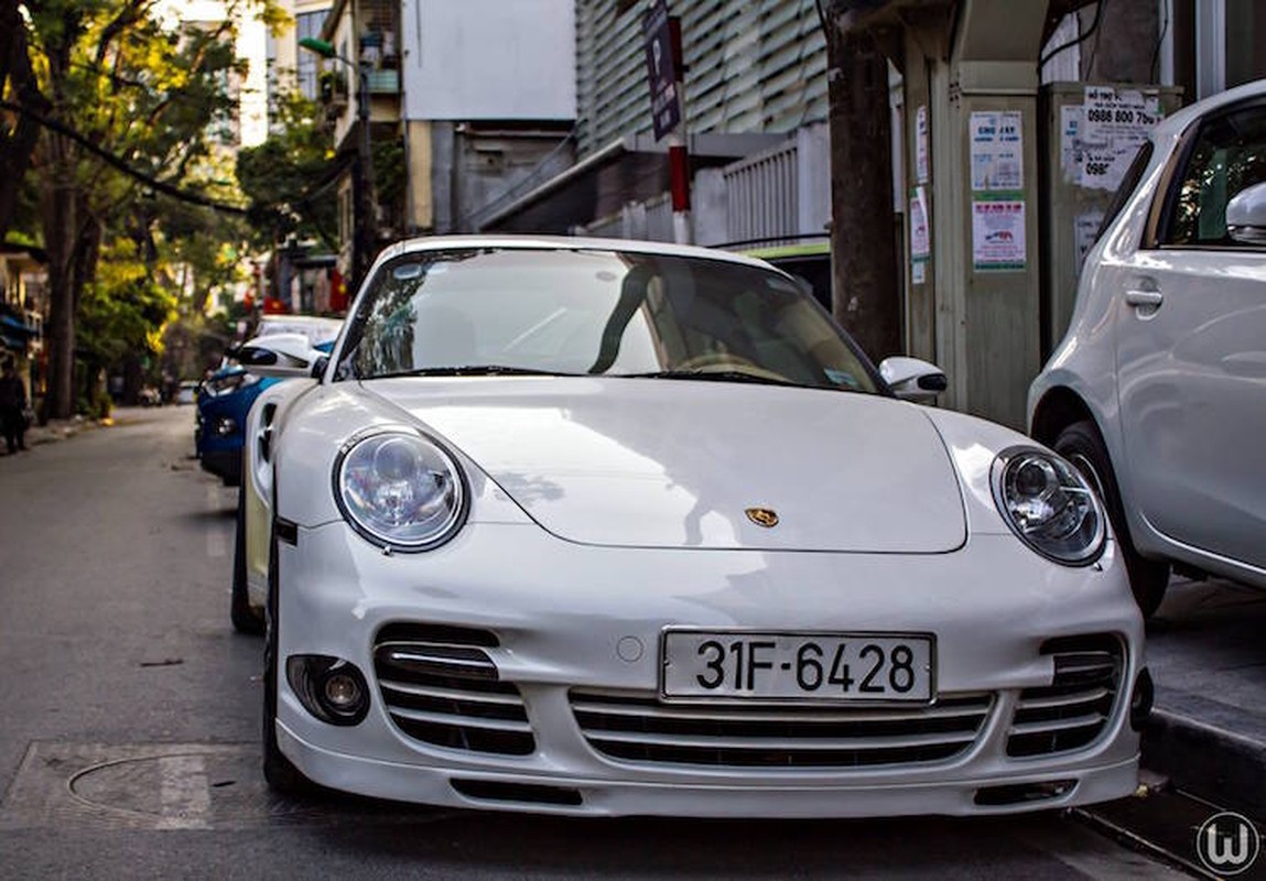 Sieu xe Porsche 911 Turbo “trang tinh khoi” tai Ha Noi