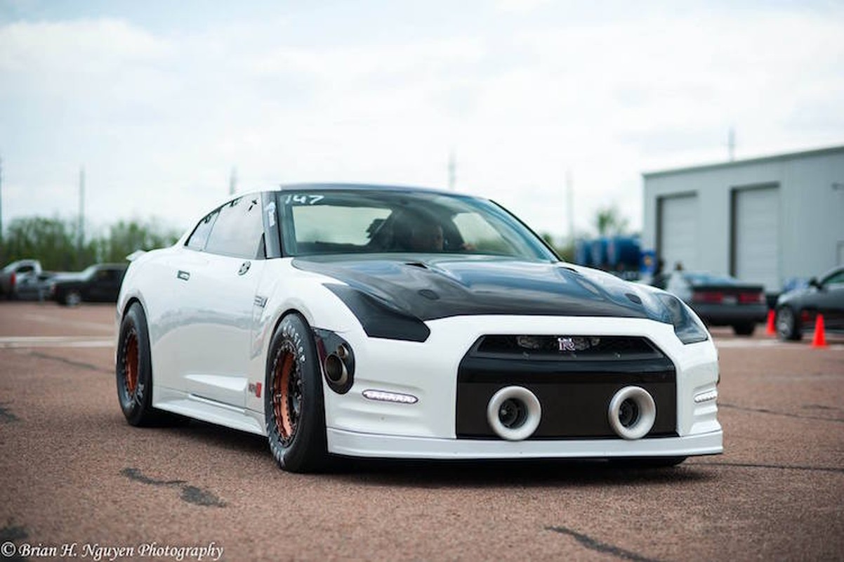 “Soc” voi quai vat Nissan GT-R manh hon 2500 ma luc