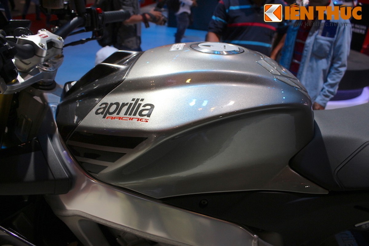 Aprilia Tuono V4 - doi thu Kawasaki Z1000 tai VN-Hinh-12