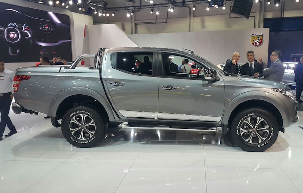 Mitsubishi Triton co “anh em song sinh” Fiat Fullback-Hinh-3