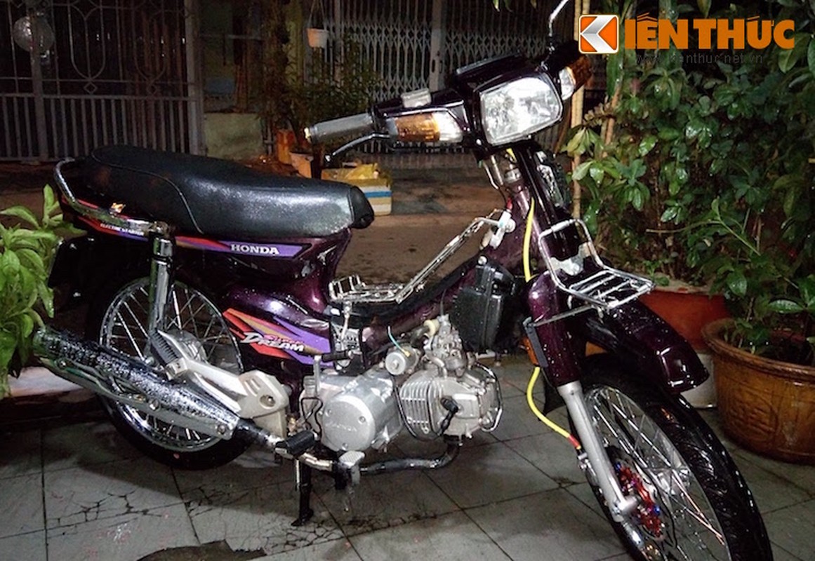 Honda Super Dream Viet do kieng cua dan choi Sai Gon