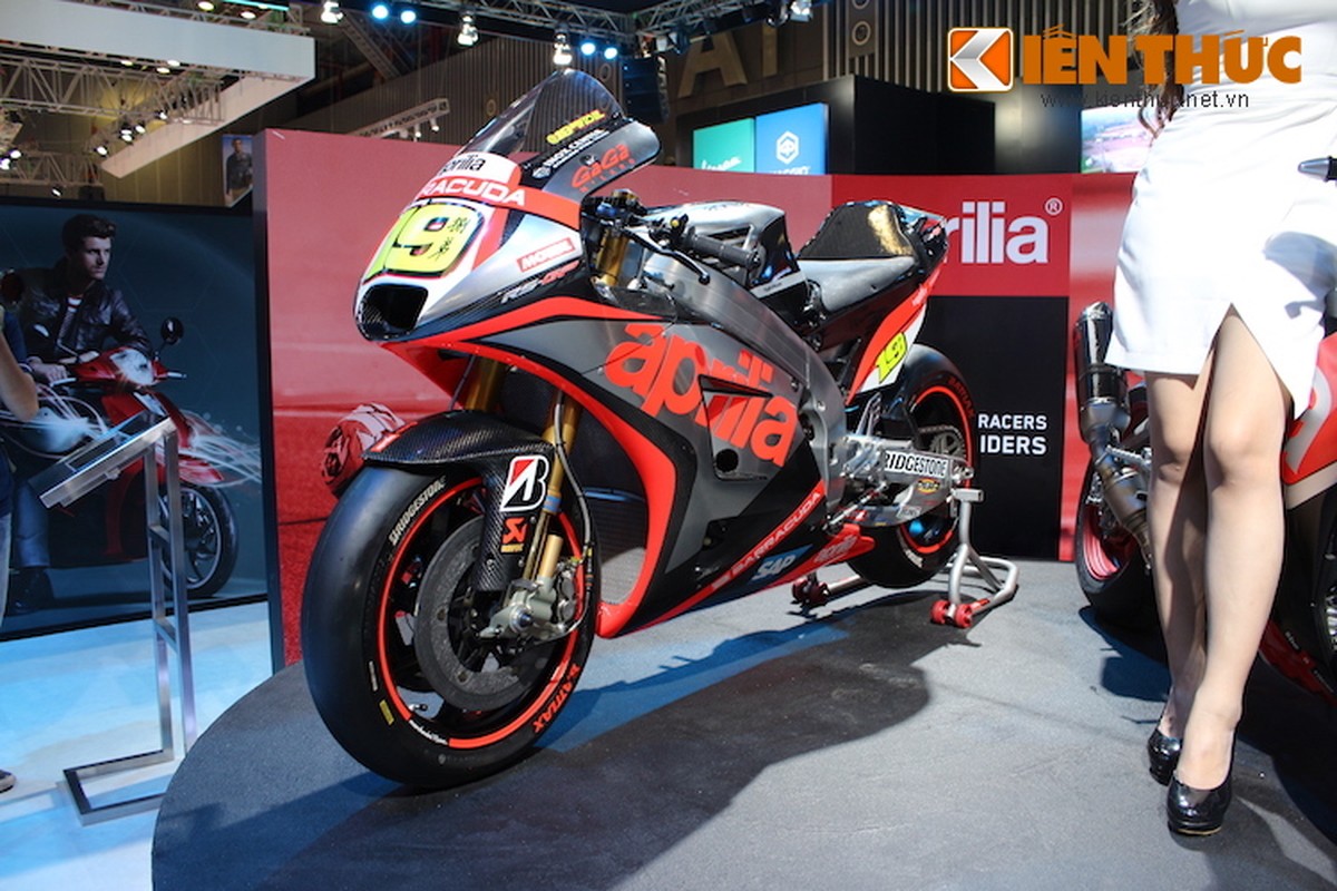 Can canh “xe dua hang doc” MotoGP Aprilia RS-GP tai VN