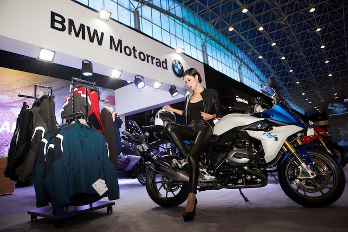 Trien lam ky niem 100 nam BMW tai Ha Noi co gi 