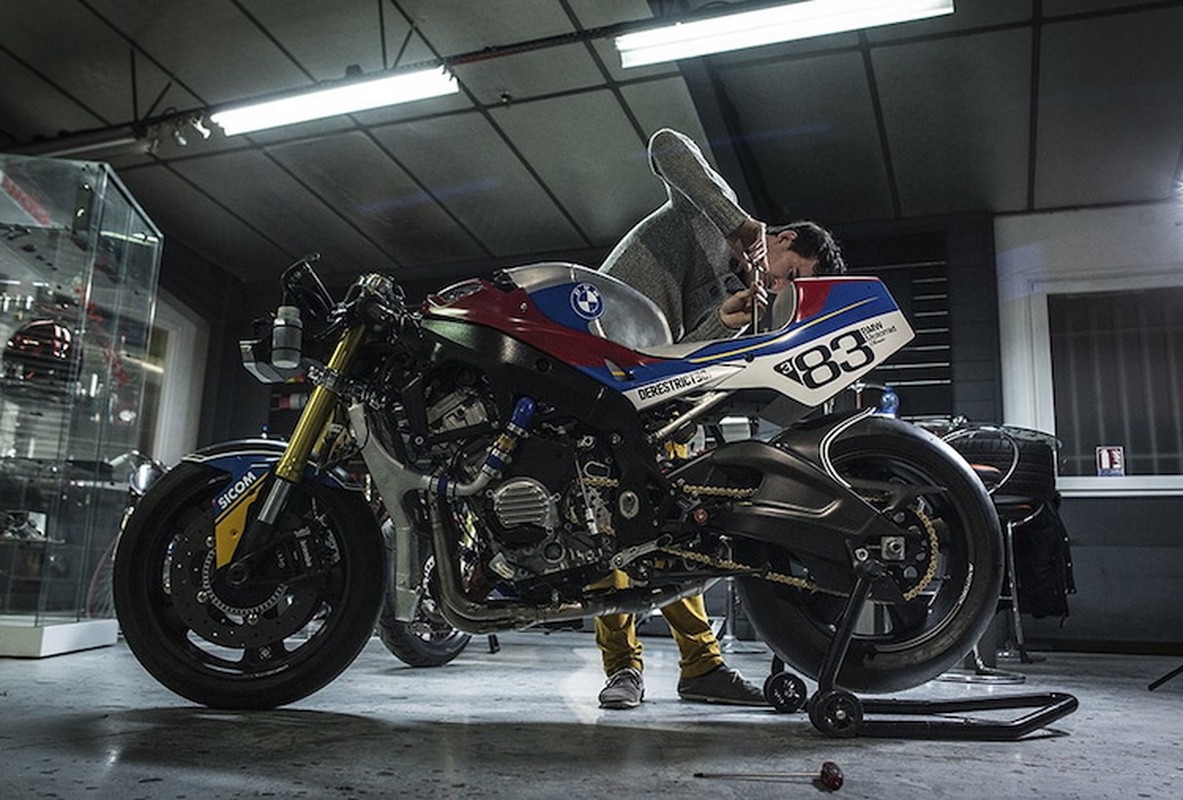 Dan choi “giat nguoc” BMW S1000RR thanh xe dua doi co-Hinh-4