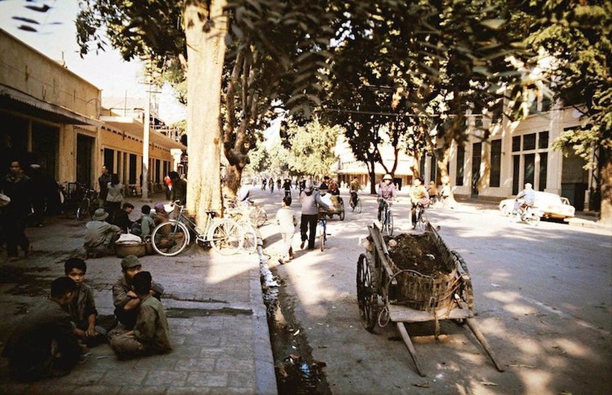 Hon 40 nam truoc, nguoi Ha Noi chay 