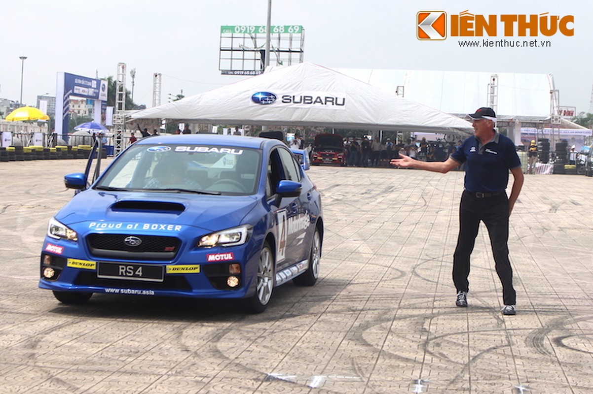 Soi “xe stunt” Subaru Impreza WRX STI 1,7 ty tai Ha Noi