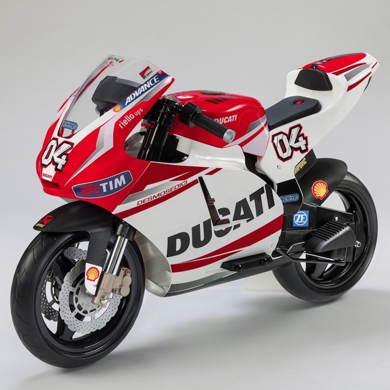 Ducati ra mat hang loat 