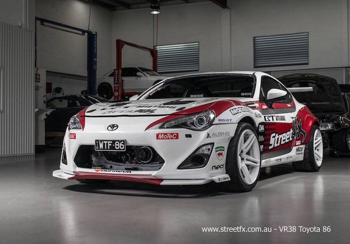 Xe the thao Toyota GT86 voi “trai tim khung” Nissan GT-R