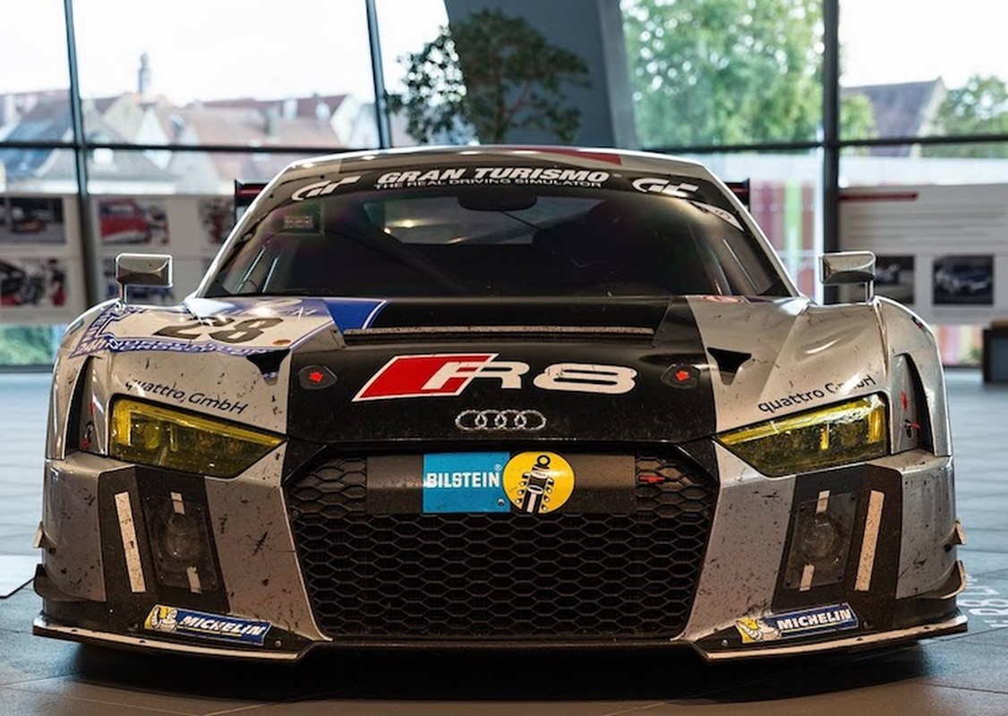 Audi an mung sieu xe dua R8 LMS thu 200 