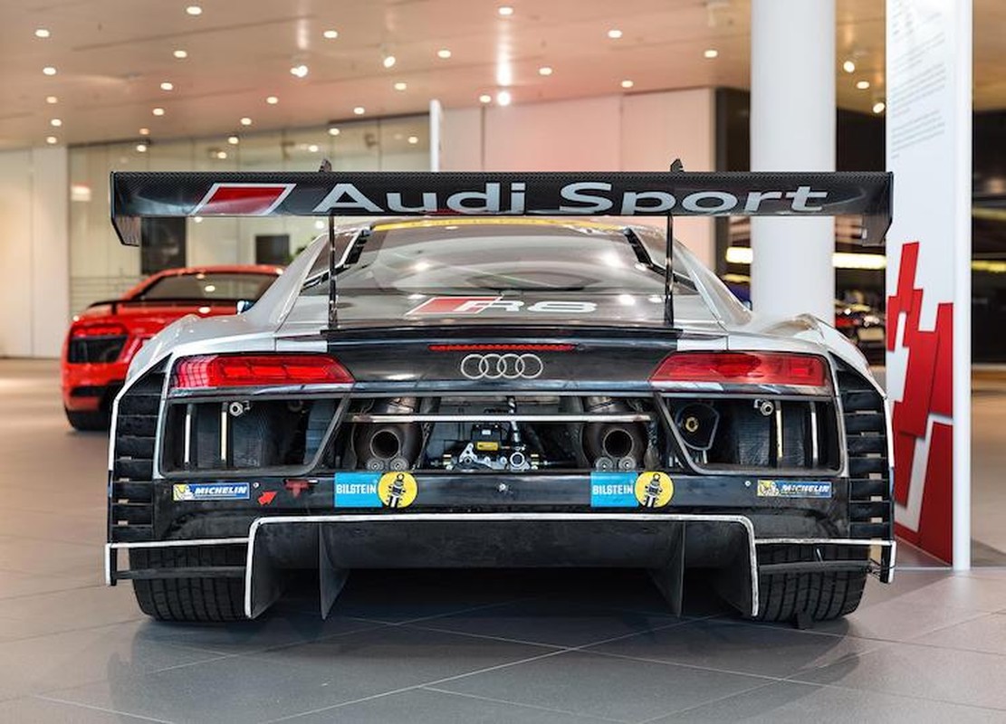 Audi an mung sieu xe dua R8 LMS thu 200 