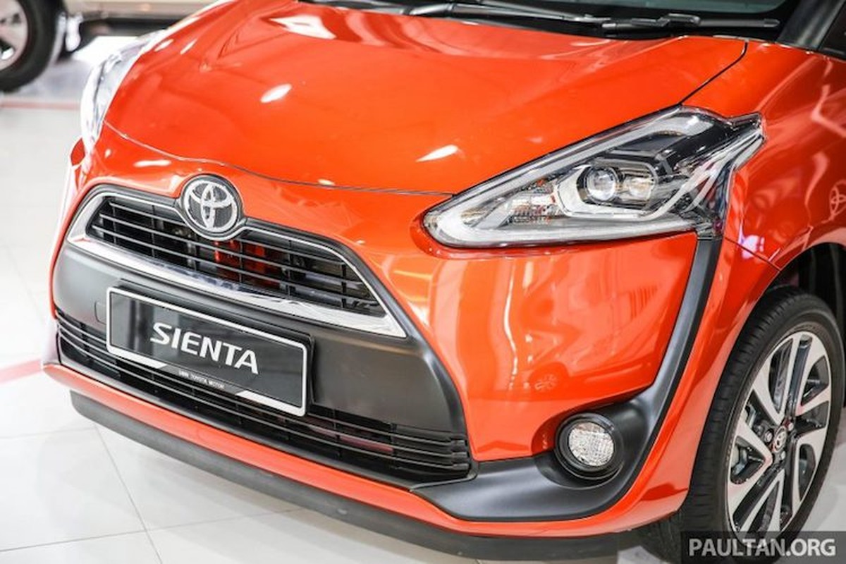 MPV Toyota Sienta gia 517 trieu 