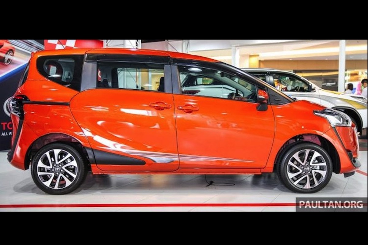 MPV Toyota Sienta gia 517 trieu 