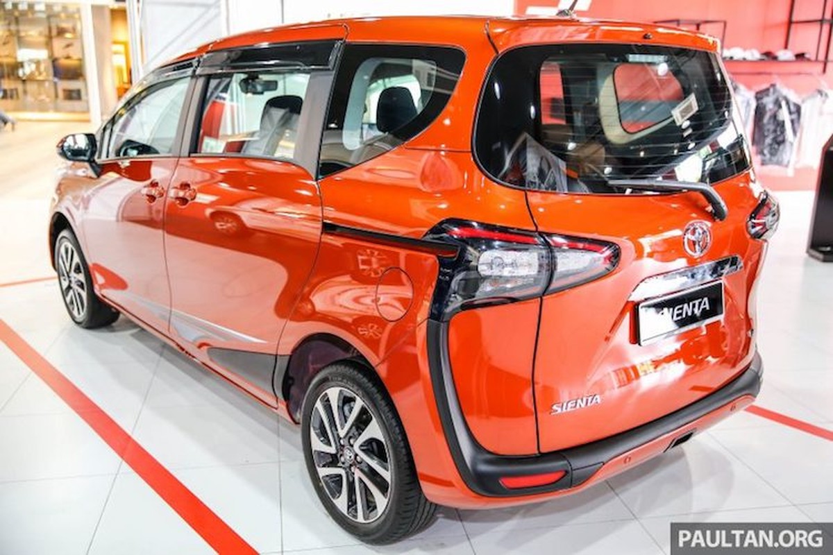 MPV Toyota Sienta gia 517 trieu 