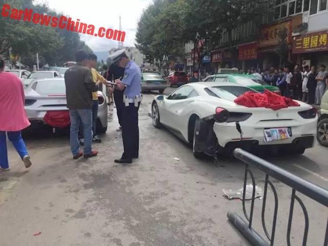 Tranh cho, bo doi sieu xe Ferrari tien ty 