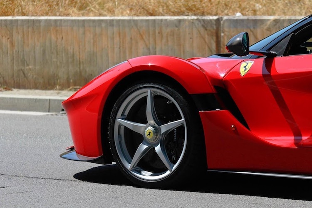 Sieu xe mui tran LaFerrari Aperta lan dau “xuong pho“-Hinh-6