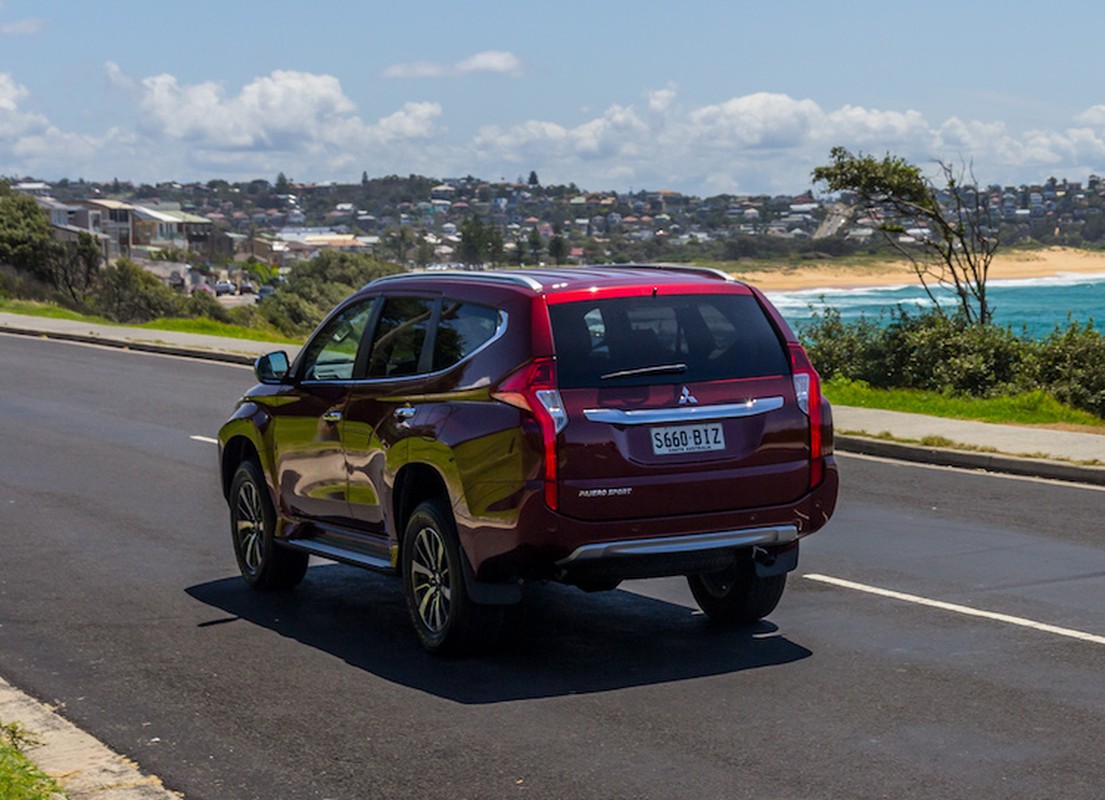 Mitsubishi Pajero co cua 